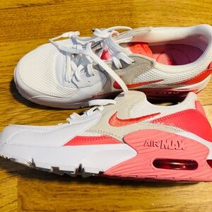 NEVER WORN- Women’s Nike Air Max Pink and White Shoes - Size 8